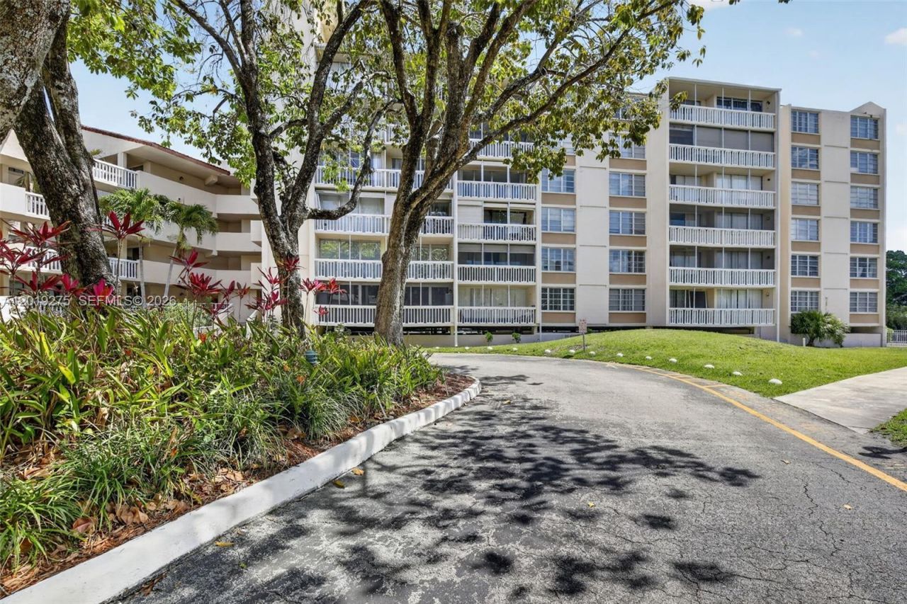 7041 Environ Blvd, Unit 327, Lauderhill, FL 33319 Photo