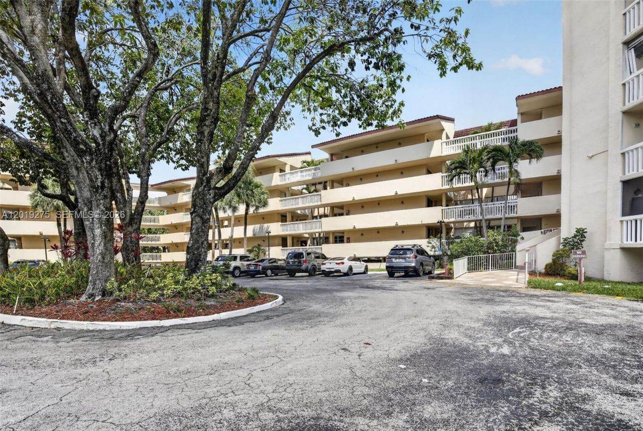 7041 Environ Blvd, Unit 327, Lauderhill, FL 33319 Photo