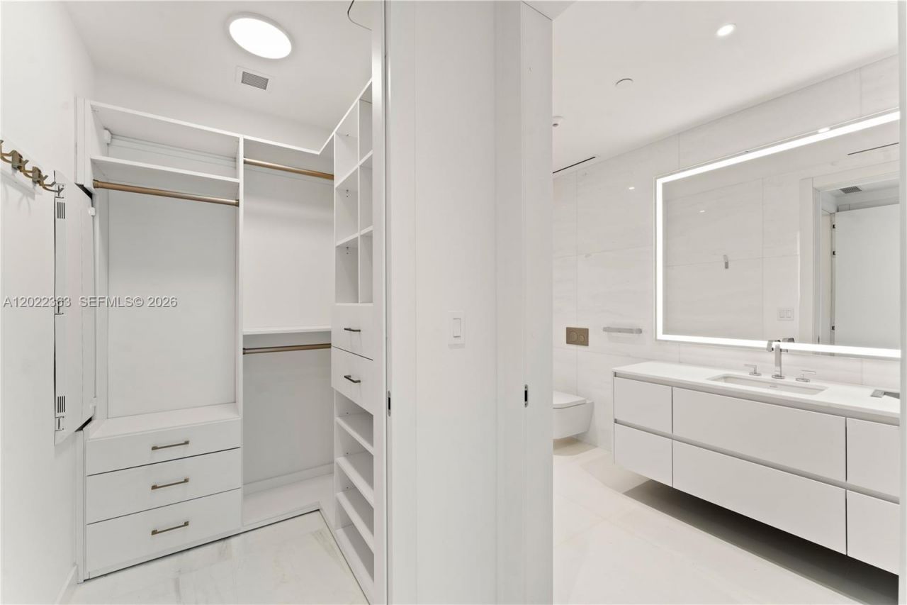 300 Biscayne Blvd Way , Unit 1406, Miami, FL 33131 Photo
