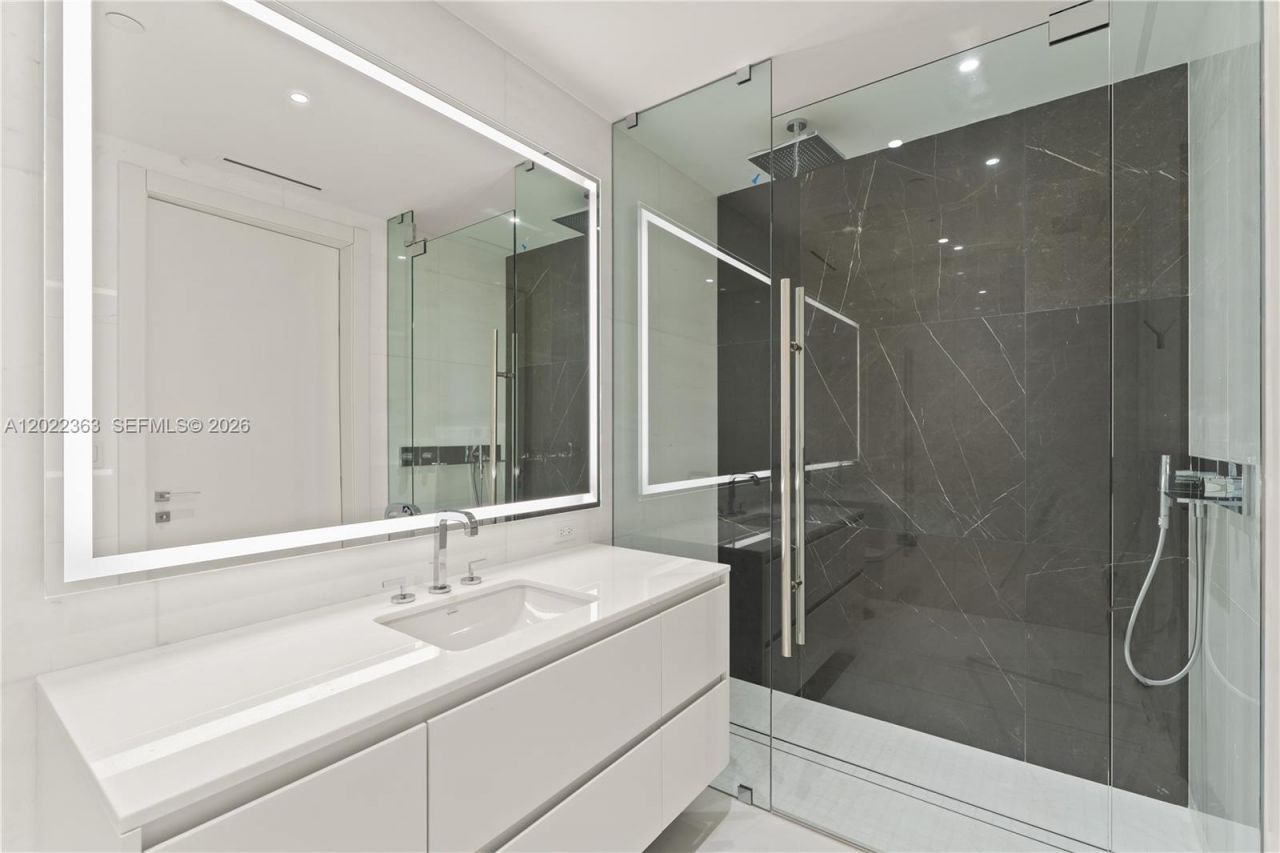 300 Biscayne Blvd Way , Unit 1406, Miami, FL 33131 Photo