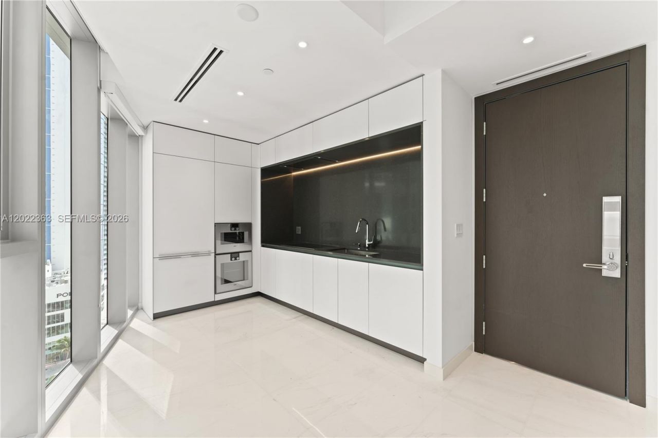 300 Biscayne Blvd Way , Unit 1406, Miami, FL 33131 Photo