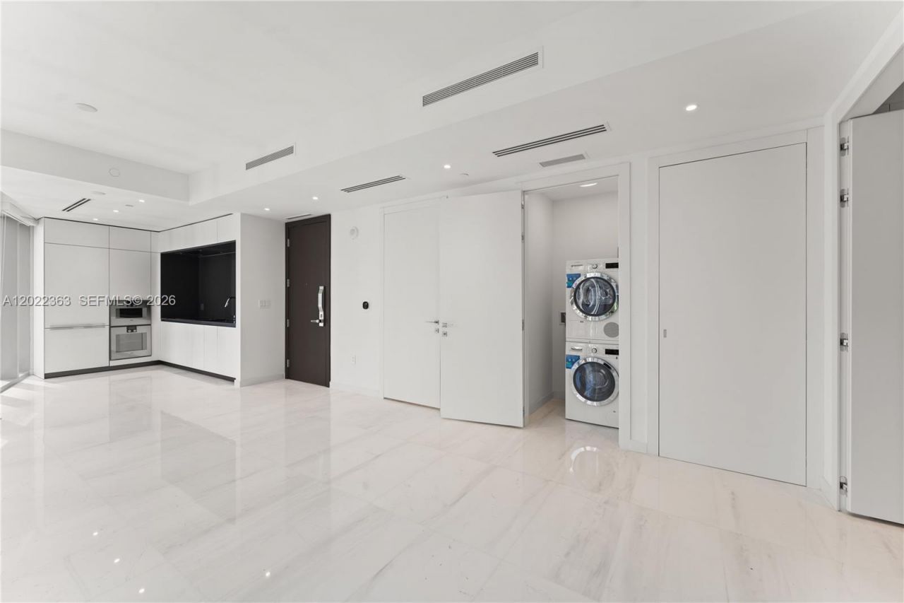 300 Biscayne Blvd Way , Unit 1406, Miami, FL 33131 Photo
