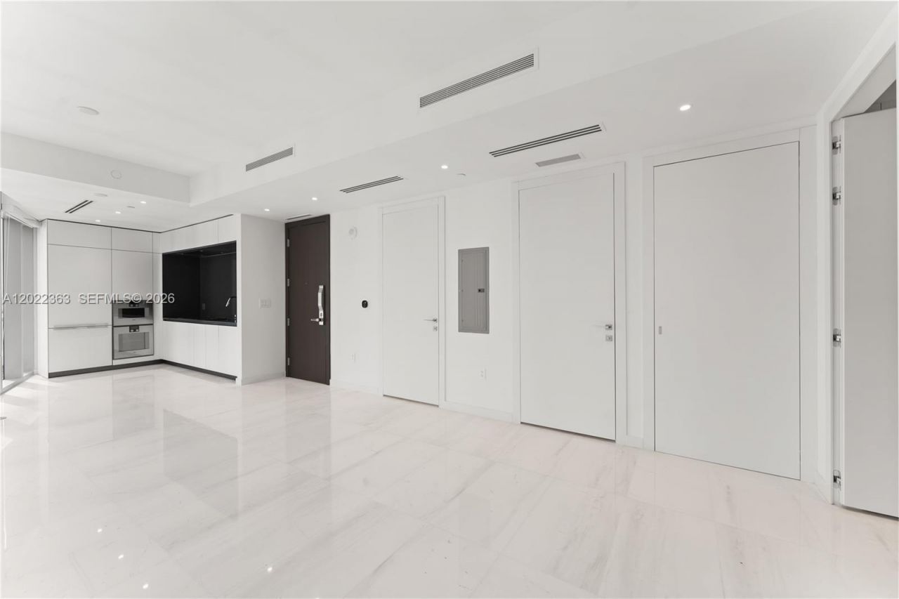 300 Biscayne Blvd Way , Unit 1406, Miami, FL 33131 Photo