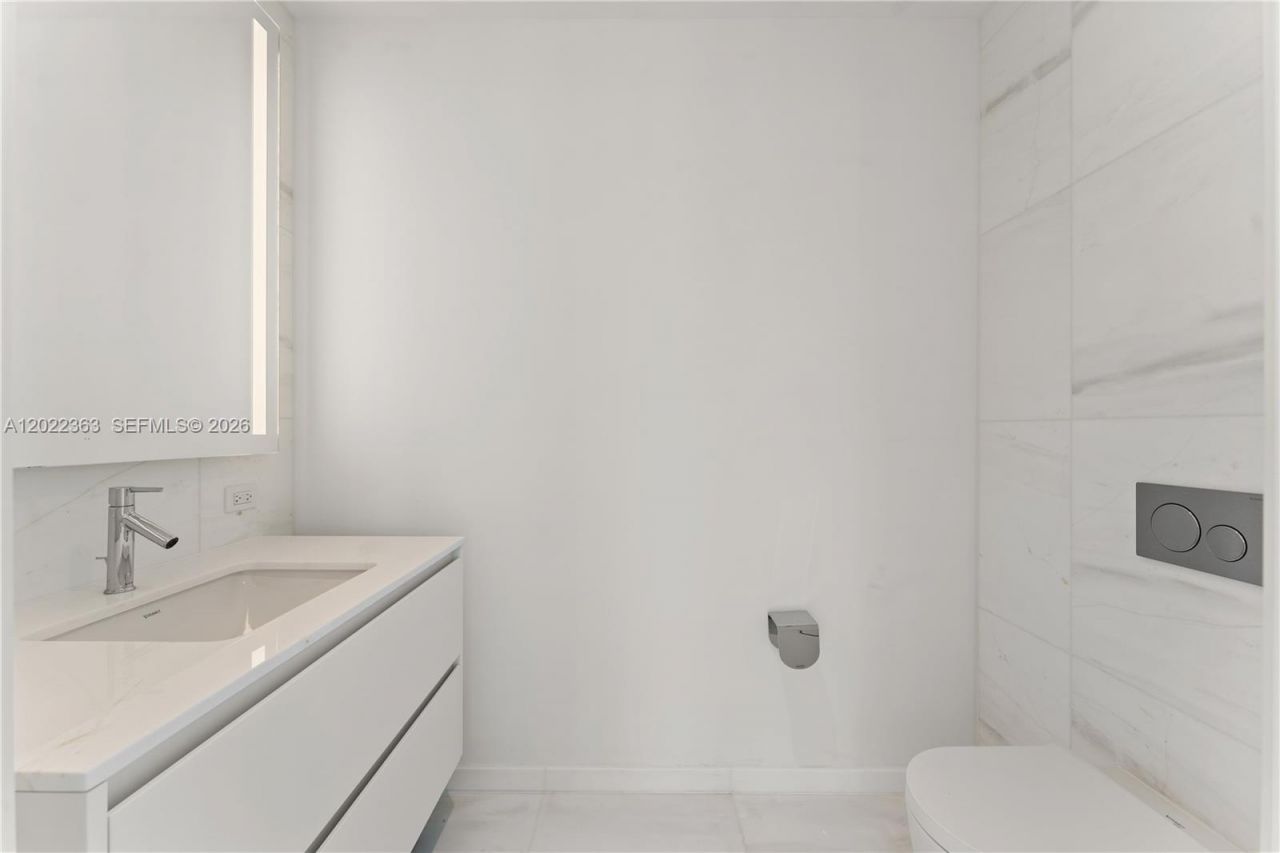 300 Biscayne Blvd Way , Unit 1406, Miami, FL 33131 Photo