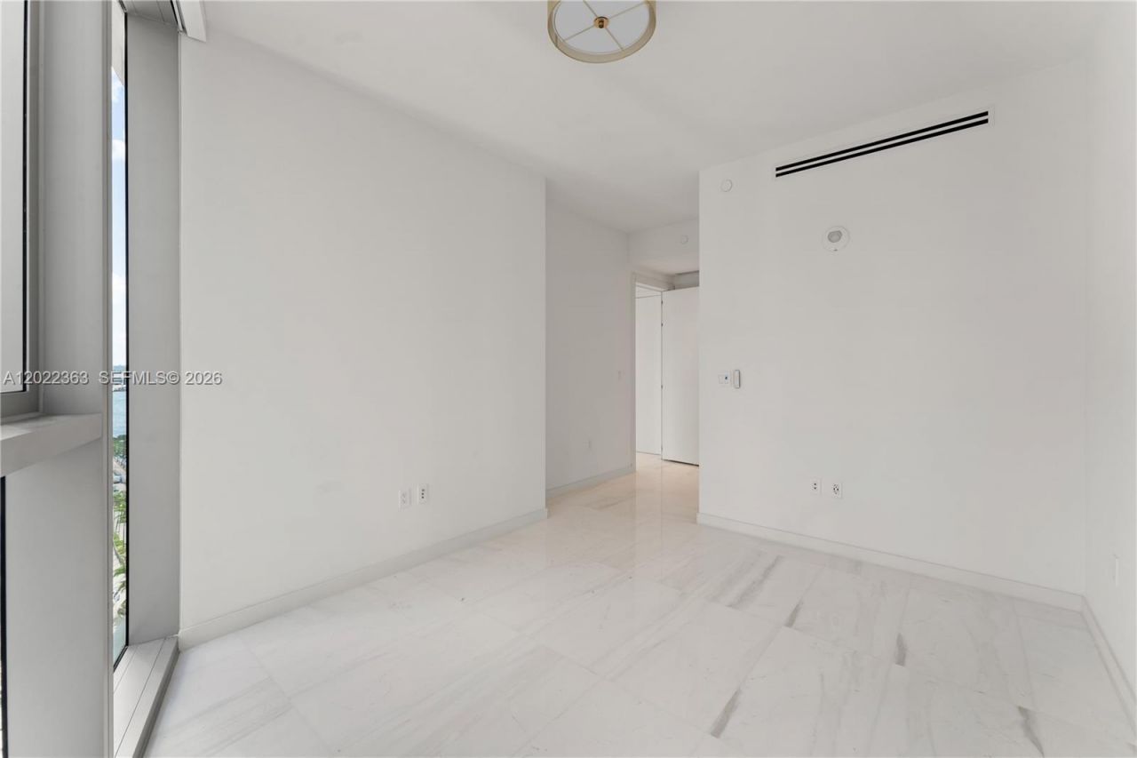 300 Biscayne Blvd Way , Unit 1406, Miami, FL 33131 Photo