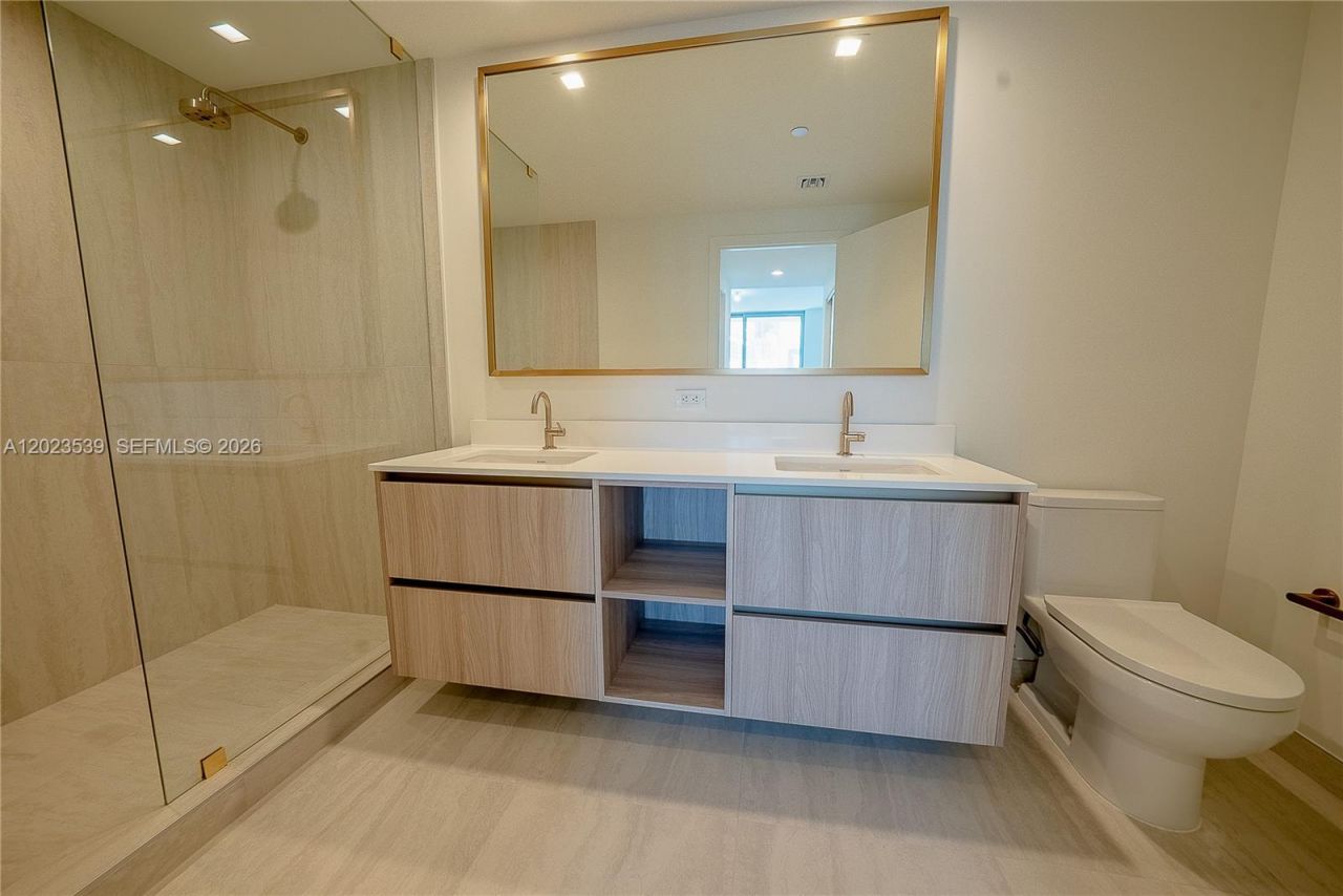 77 SE 5th St, Unit 2203, Miami, FL 33131 Photo