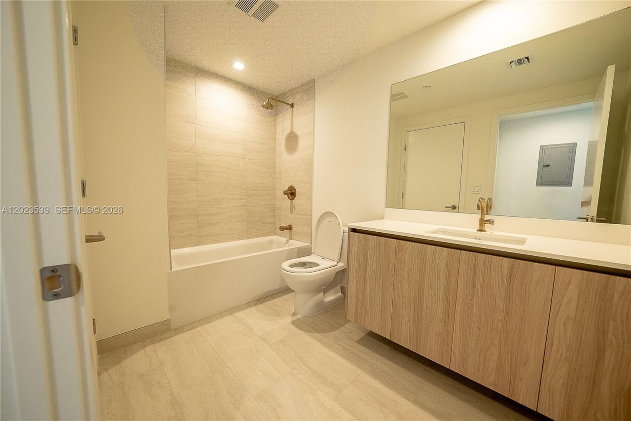 77 SE 5th St, Unit 2203, Miami, FL 33131 Photo