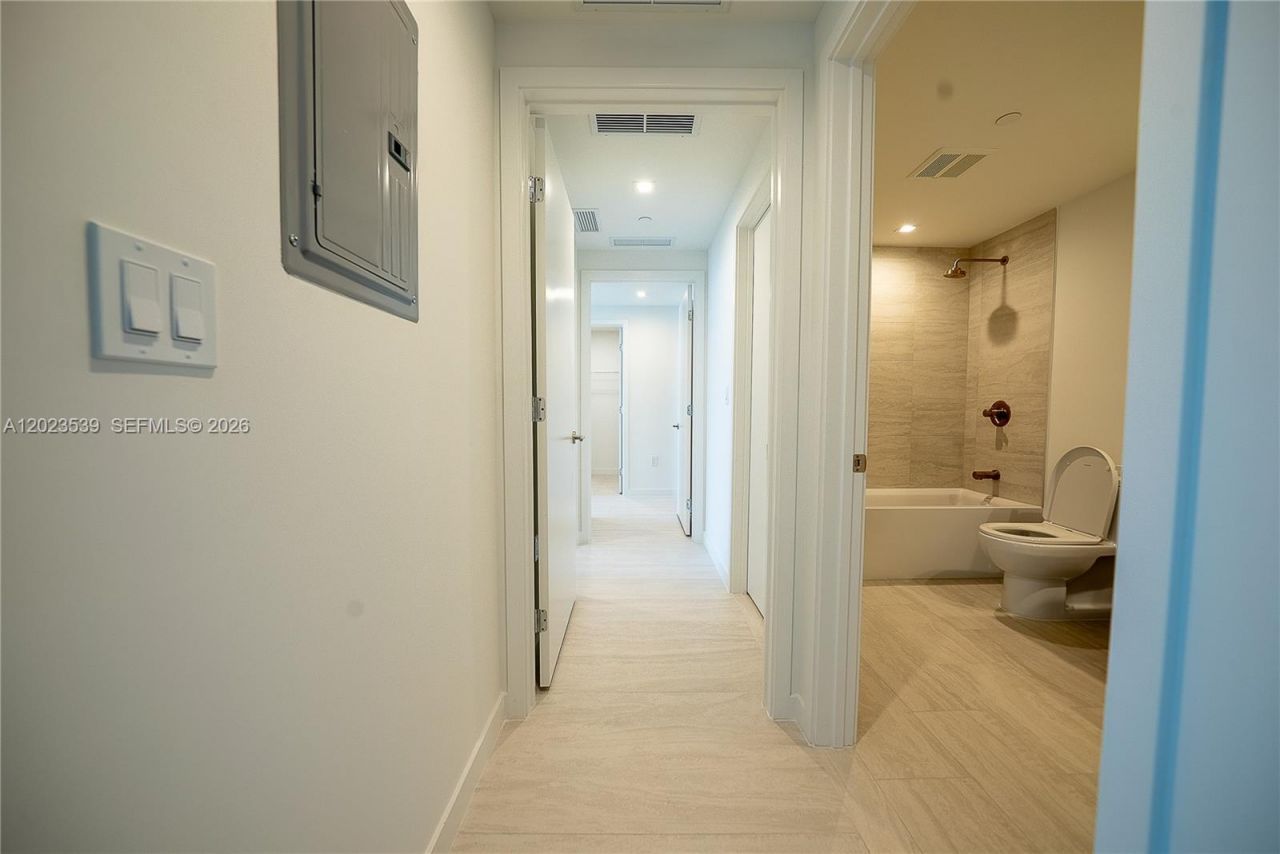 77 SE 5th St , Unit 2203, Miami, FL 33131 Photo
