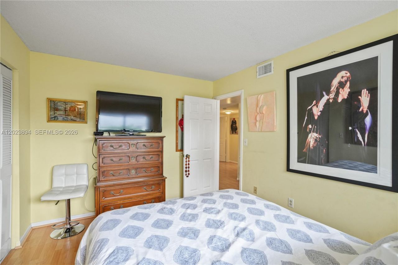 21300 San Simeon Way, Unit N5, Miami, FL 33179 Photo