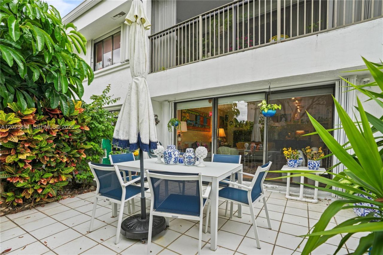 21300 San Simeon Way, Unit N5, Miami, FL 33179 Photo