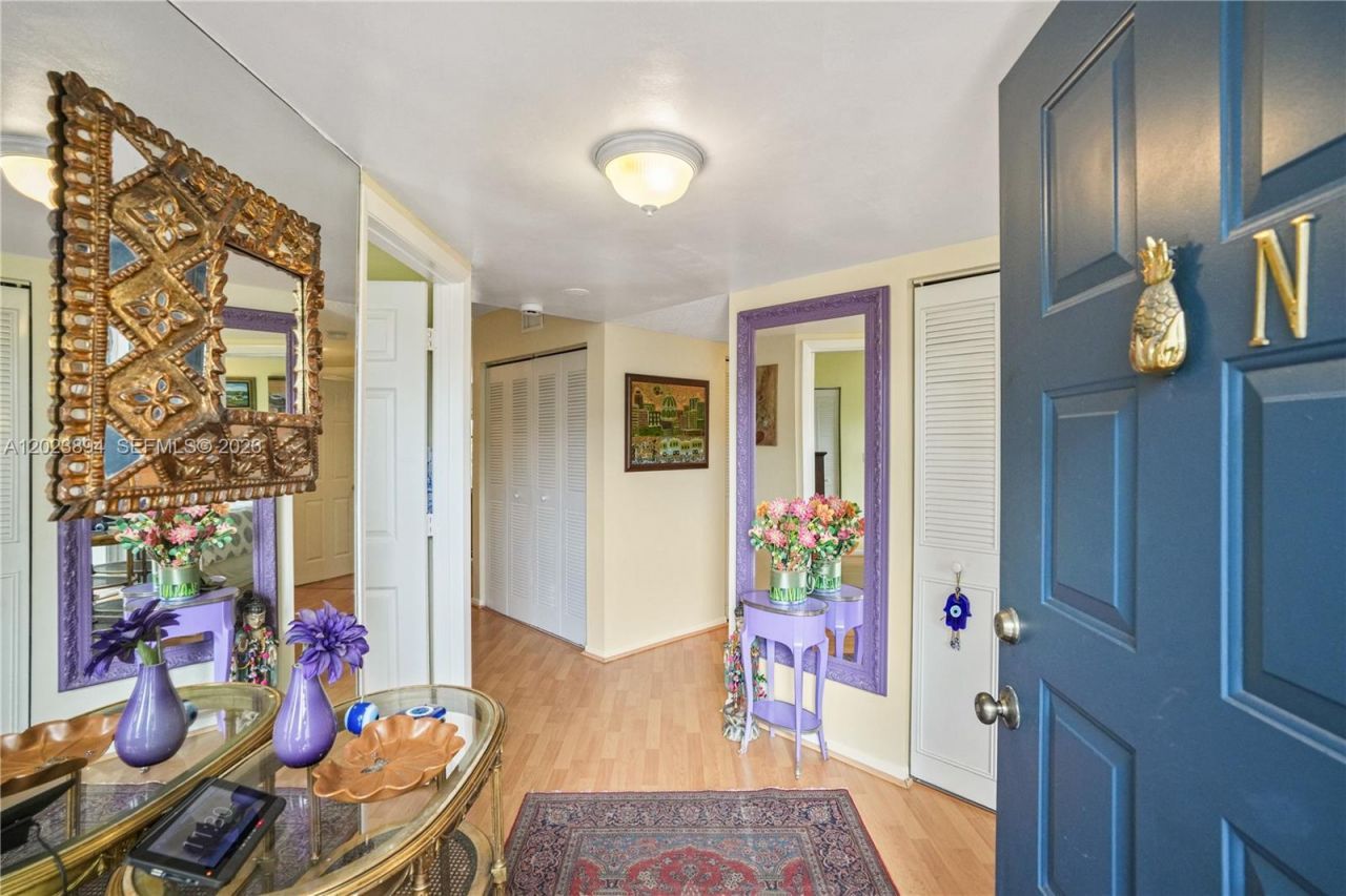 21300 San Simeon Way, Unit N5, Miami, FL 33179 Photo