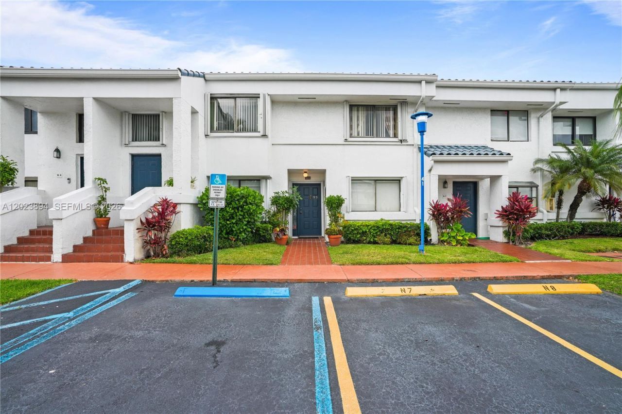 21300 San Simeon Way, Unit N5, Miami, FL 33179 Photo