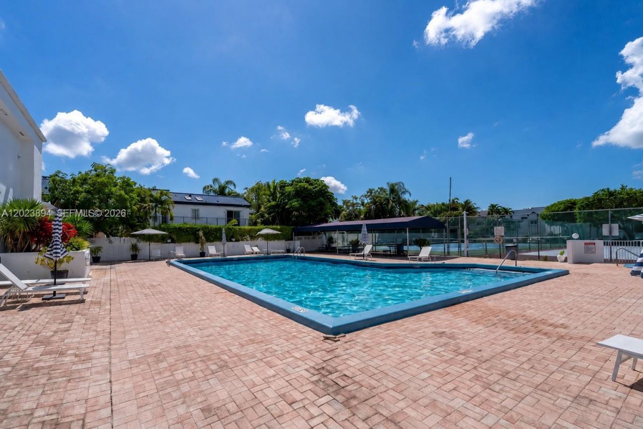 21300 San Simeon Way, Unit N5, Miami, FL 33179 Photo