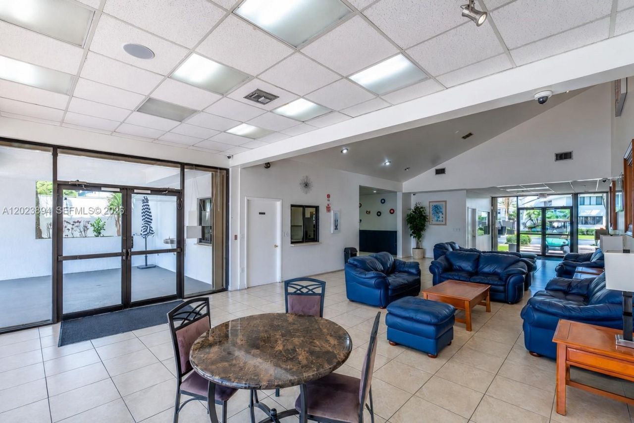 21300 San Simeon Way, Unit N5, Miami, FL 33179 Photo