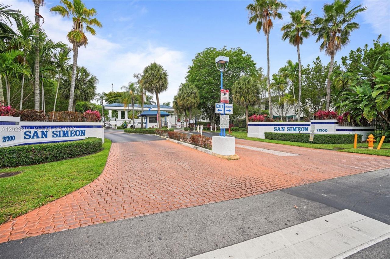 21300 San Simeon Way, Unit N5, Miami, FL 33179 Photo