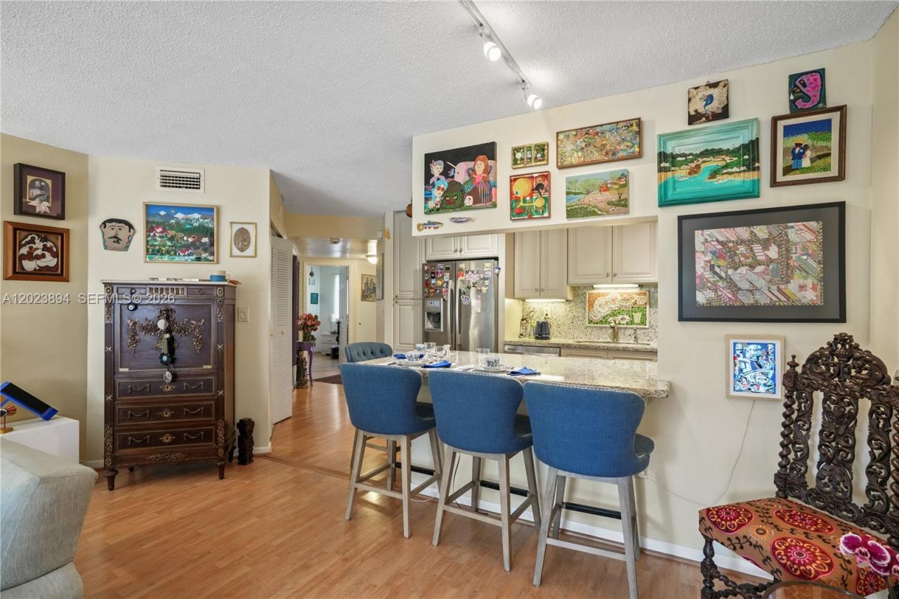 21300 San Simeon Way, Unit N5, Miami, FL 33179 Photo