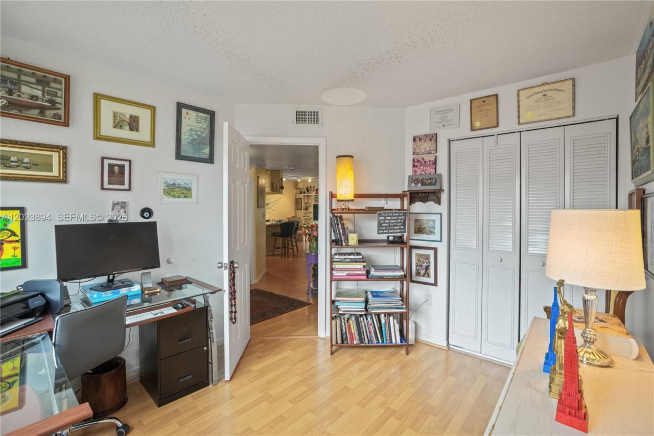 21300 San Simeon Way, Unit N5, Miami, FL 33179 Photo