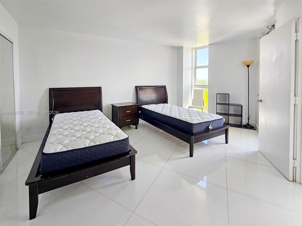 100 Bayview Dr, Unit 722, Sunny Isles Beach, FL 33160 Photo