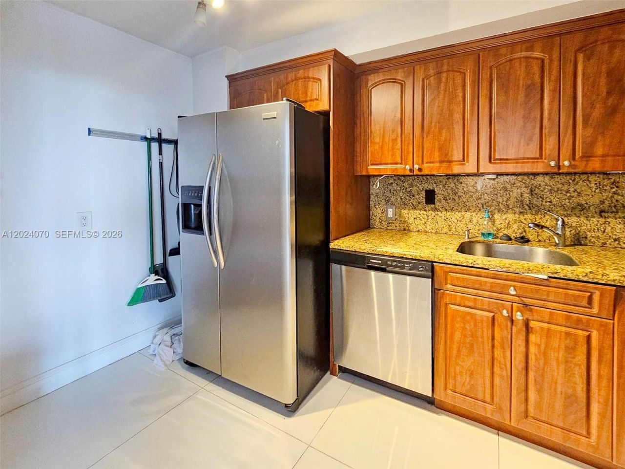 100 Bayview Dr, Unit 722, Sunny Isles Beach, FL 33160 Photo