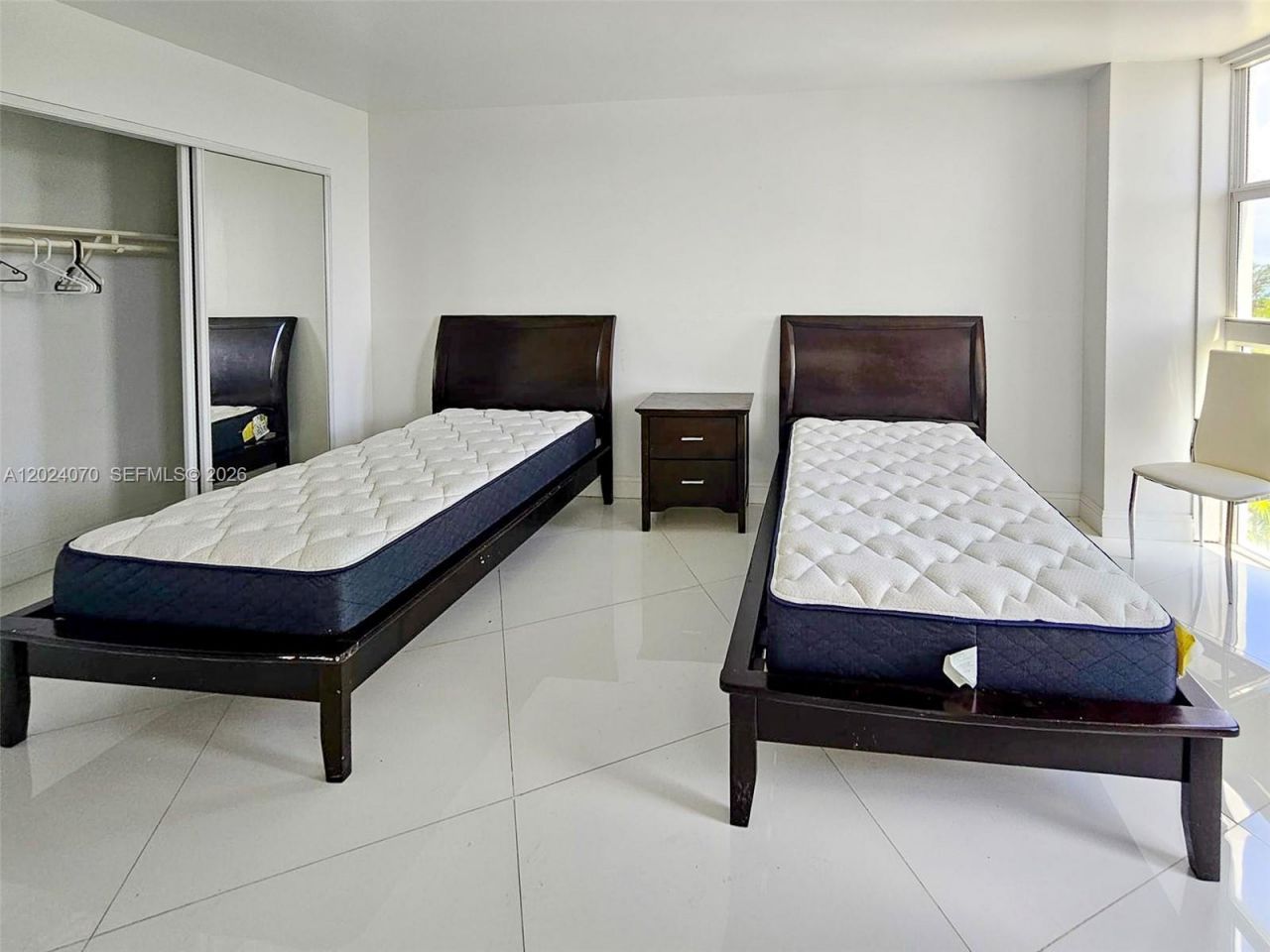100 Bayview Dr, Unit 722, Sunny Isles Beach, FL 33160 Photo