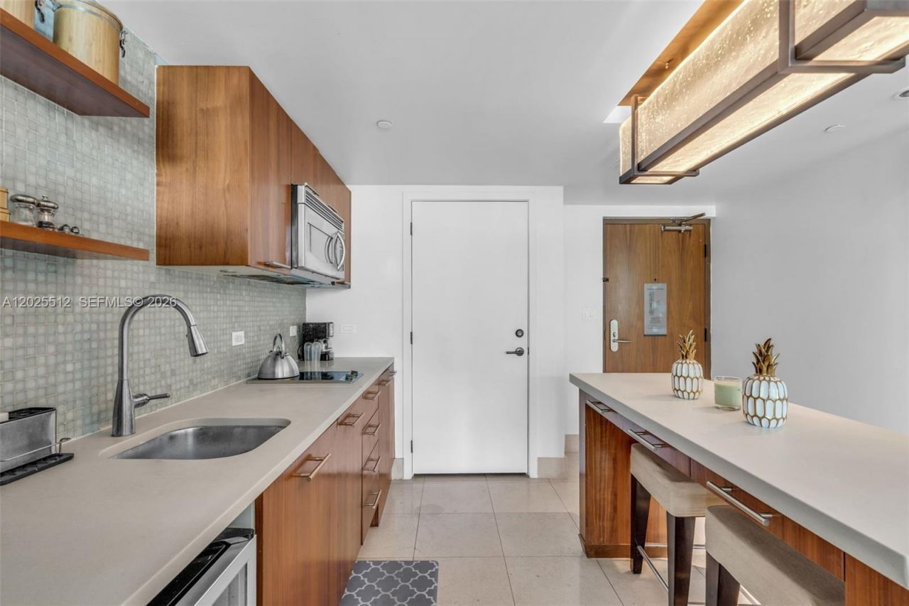 6801 Collins Ave , Unit 308 (Door , Miami Beach, FL 33141 Photo
