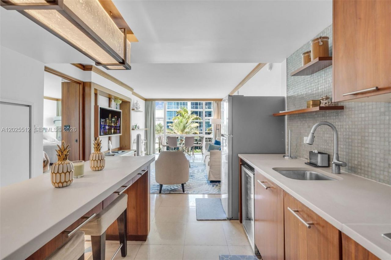 6801 Collins Ave , Unit 308 (Door , Miami Beach, FL 33141 Photo