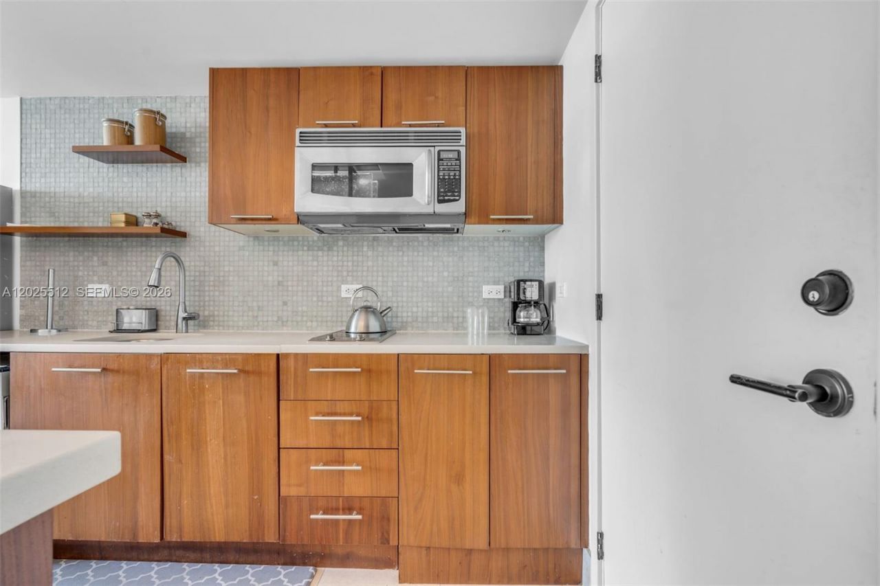 6801 Collins Ave , Unit 308 (Door , Miami Beach, FL 33141 Photo