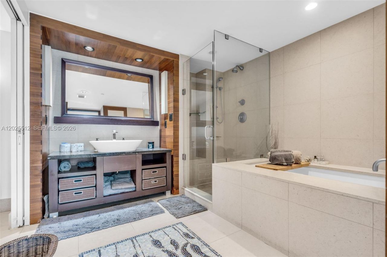 6801 Collins Ave , Unit 308 (Door , Miami Beach, FL 33141 Photo