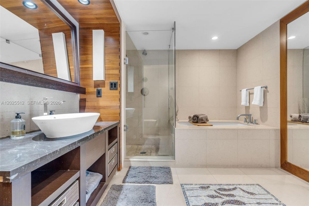 6801 Collins Ave , Unit 308 (Door , Miami Beach, FL 33141 Photo