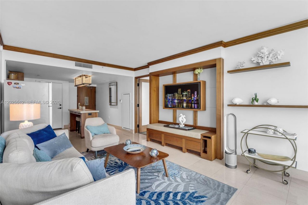 6801 Collins Ave , Unit 308 (Door , Miami Beach, FL 33141 Photo