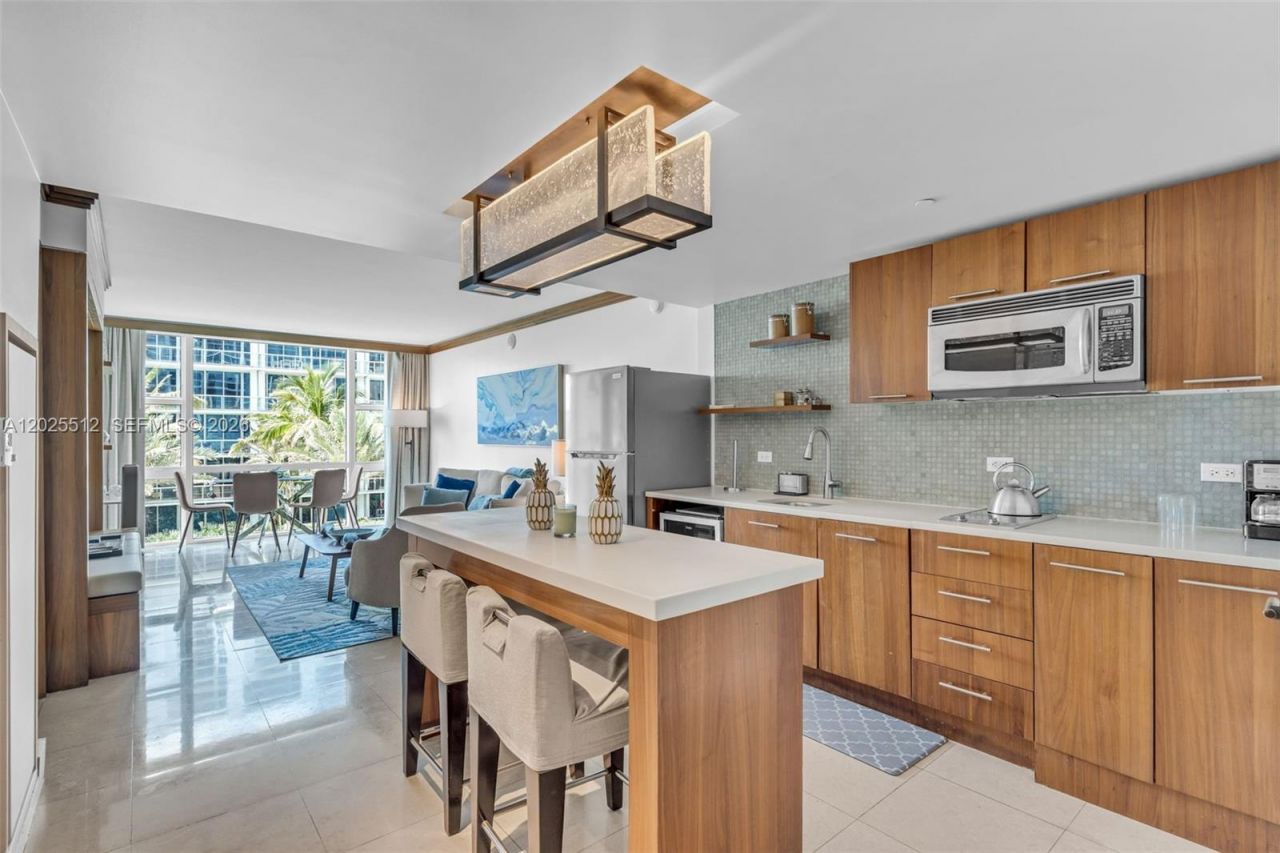 6801 Collins Ave , Unit 308 (Door , Miami Beach, FL 33141 Photo