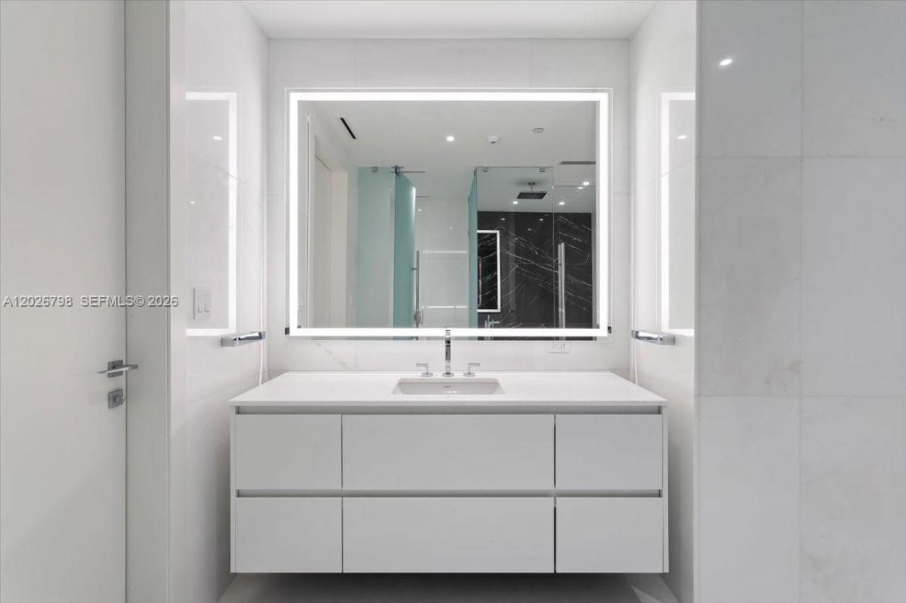 300 Biscayne Blvd Way , Unit 4609, Miami, FL 33131 Photo