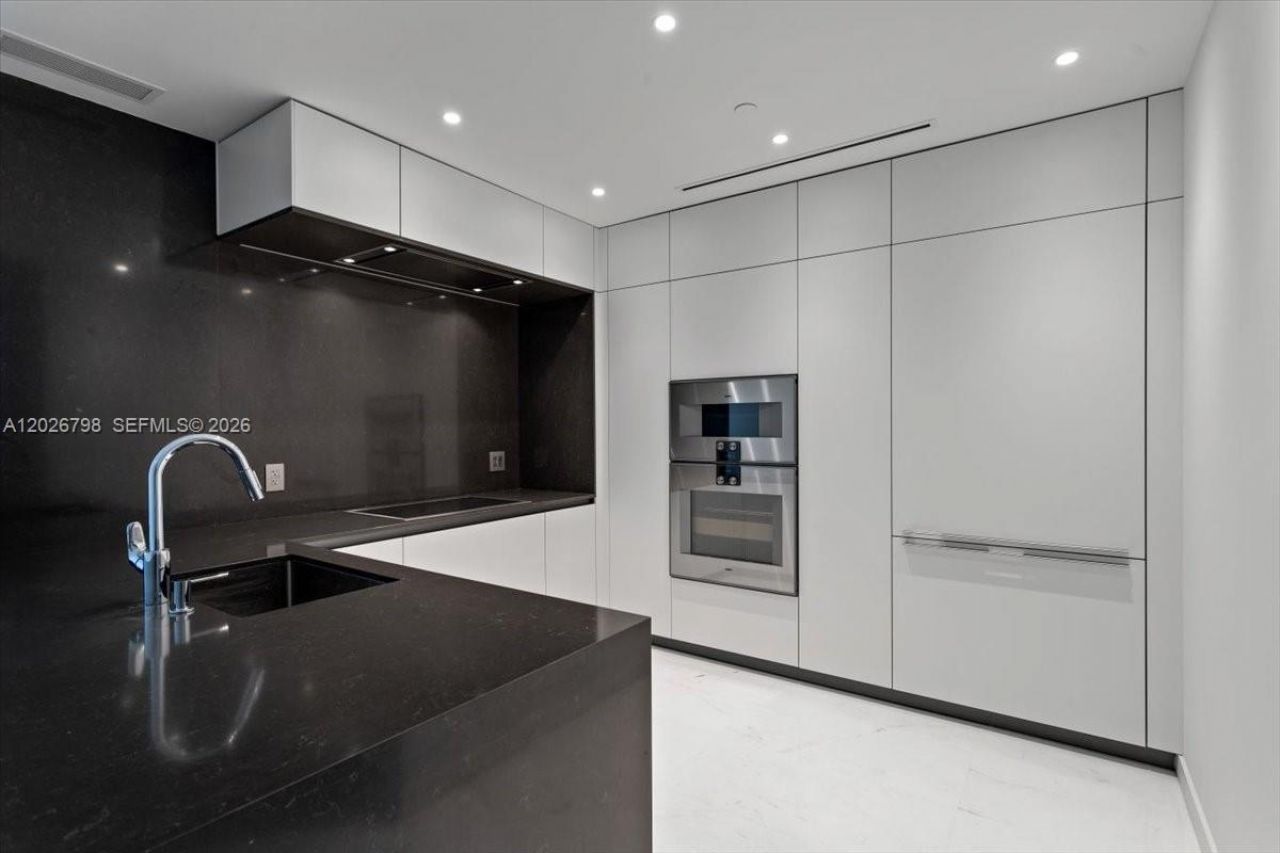 300 Biscayne Blvd Way , Unit 4609, Miami, FL 33131 Photo