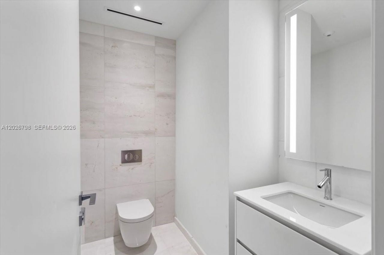 300 Biscayne Blvd Way , Unit 4609, Miami, FL 33131 Photo