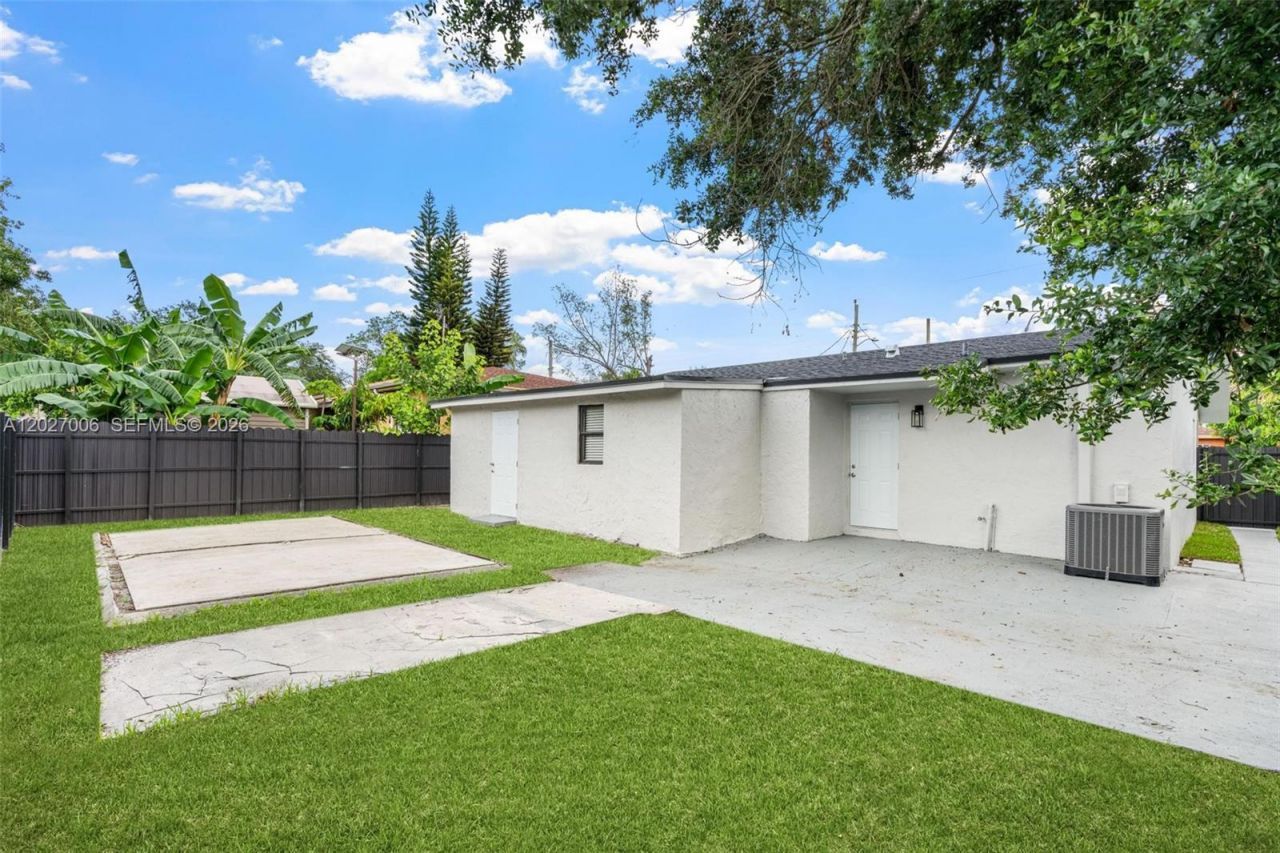 1915 NW 86th St , Miami, FL 33147 Photo