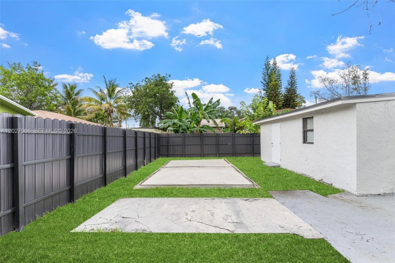 1915 NW 86th St , Miami, FL 33147 Photo