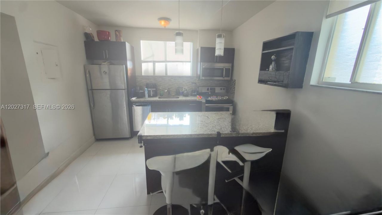 1025 SW 7th Ave , Unit 5, Miami, FL 33130 Photo