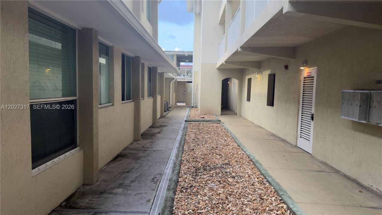 1025 SW 7th Ave , Unit 5, Miami, FL 33130 Photo