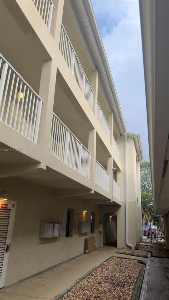 1025 SW 7th Ave , Unit 5, Miami, FL 33130 Photo