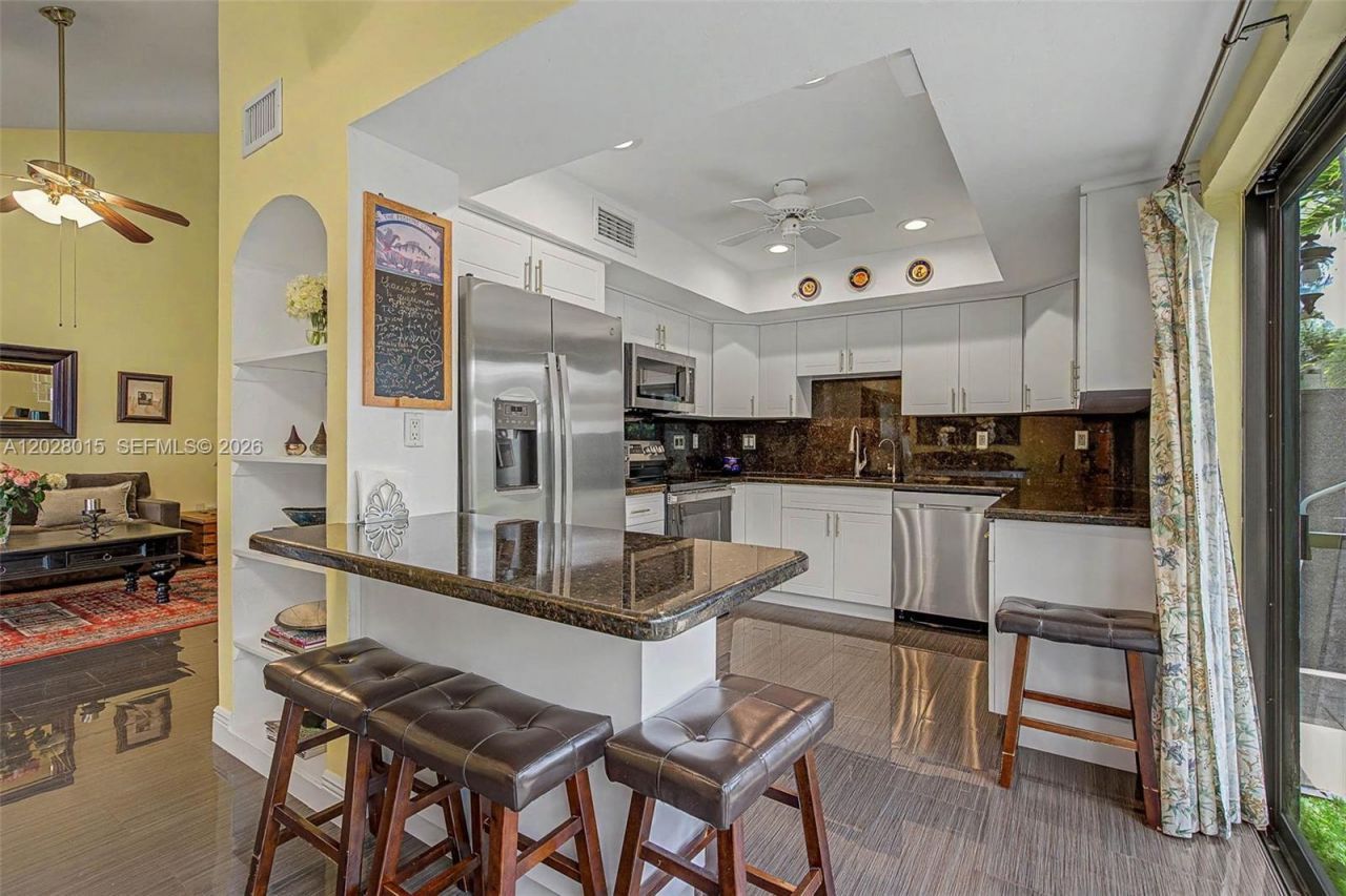 6671 SW 70th Ter , Unit 20, South Miami, FL 33143 Photo
