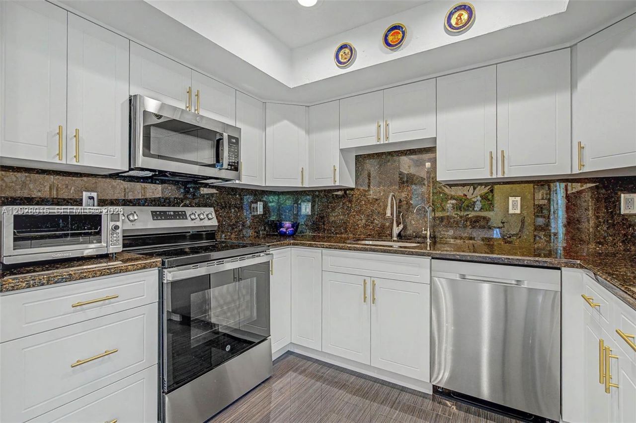 6671 SW 70th Ter , Unit 20, South Miami, FL 33143 Photo
