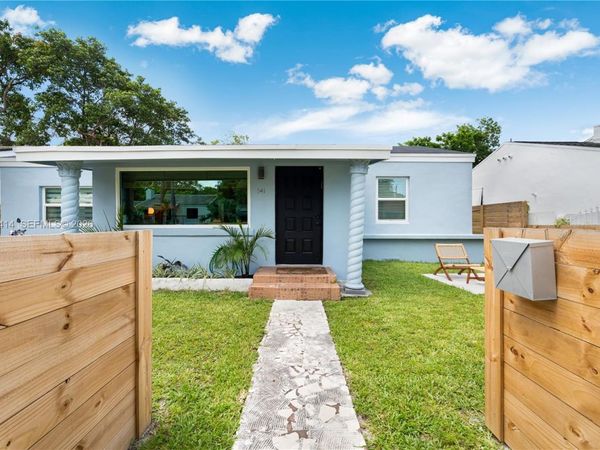 541 NW 49th St , Miami, FL 33127
