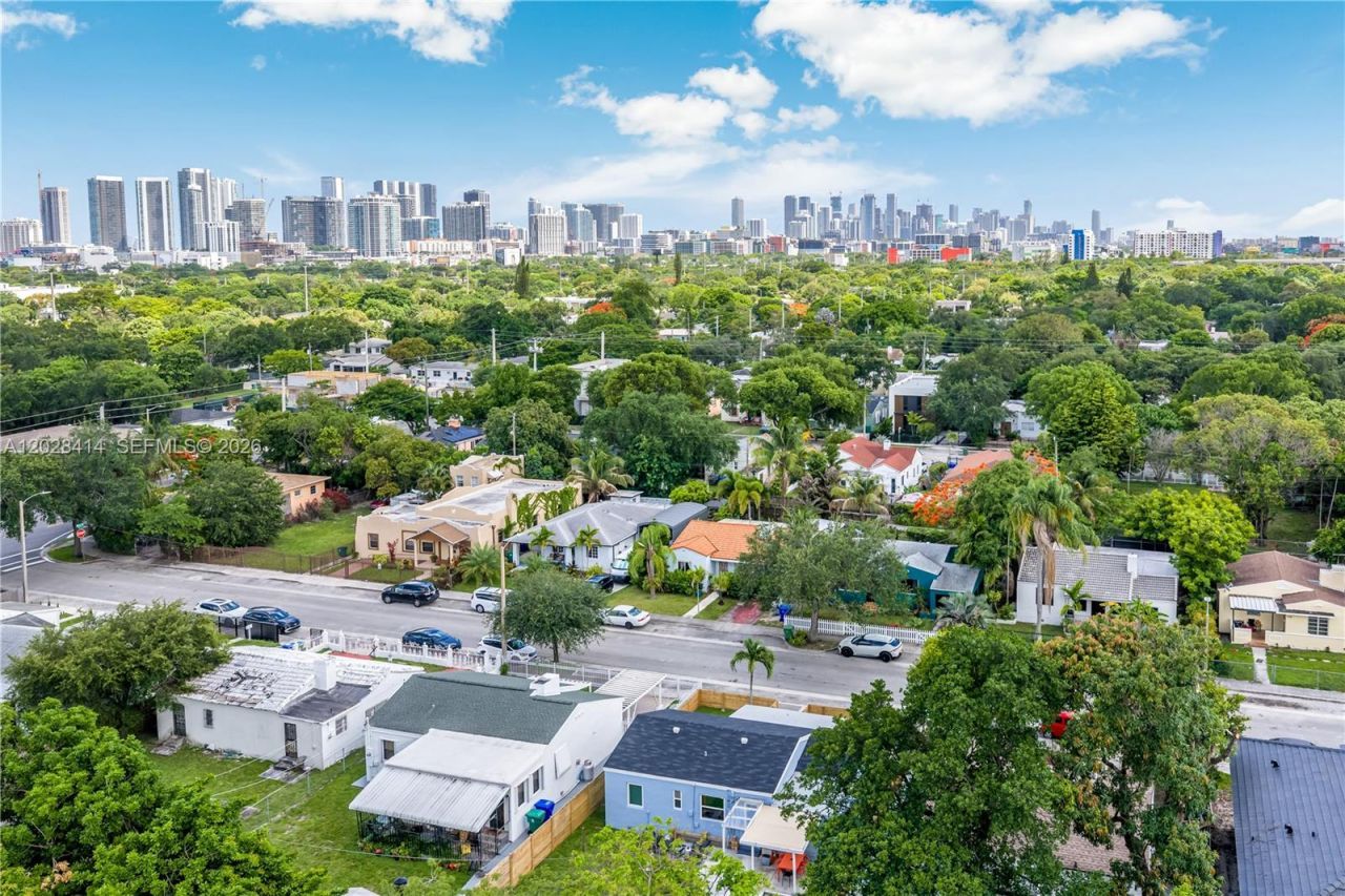 541 NW 49th St , Miami, FL 33127 Photo