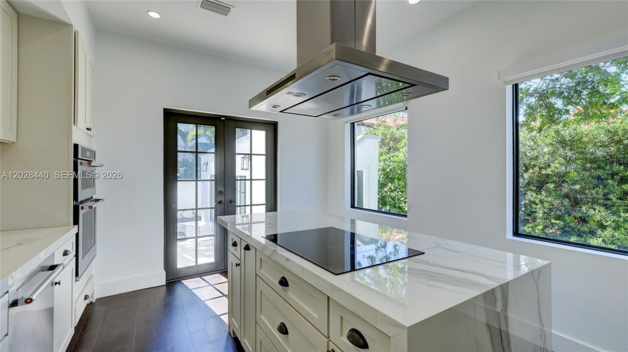 426 Aragon Ave, Coral Gables, FL 33134 Photo