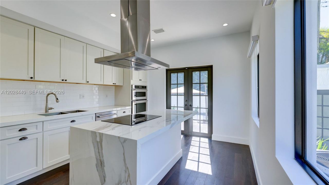426 Aragon Ave, Coral Gables, FL 33134 Photo
