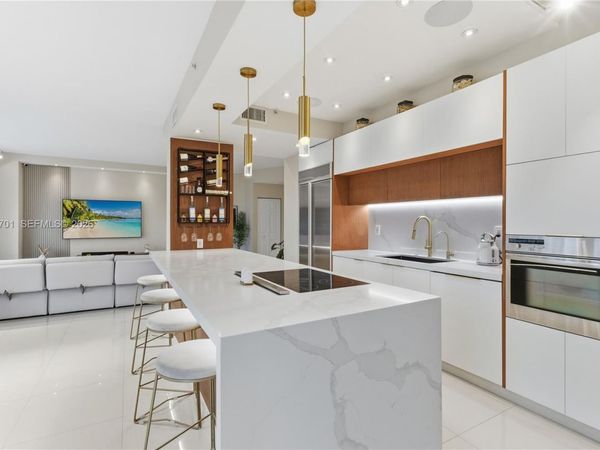 3500 Mystic Pointe Dr , Unit 104, Aventura, FL 33180