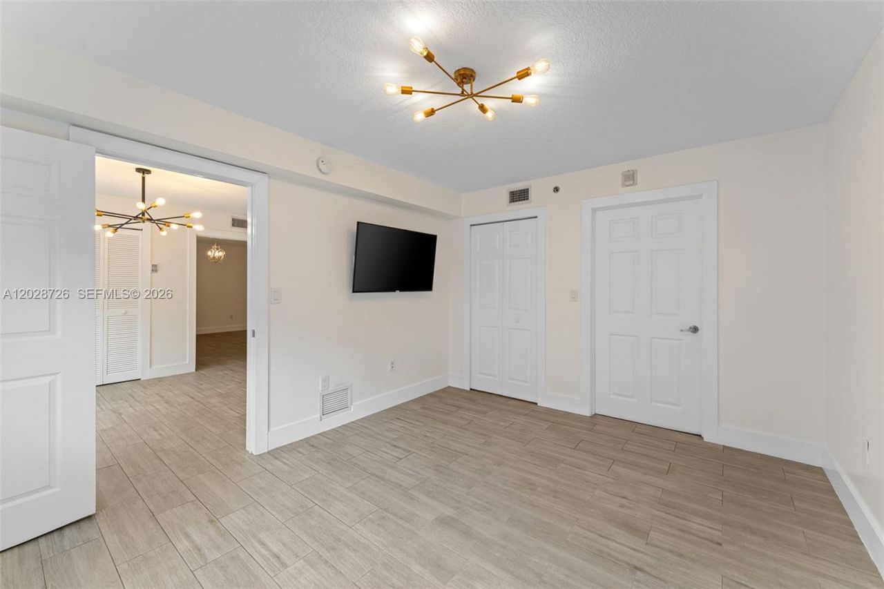 2415 NW 16th St Rd, Unit 306, Miami, FL 33125 Photo