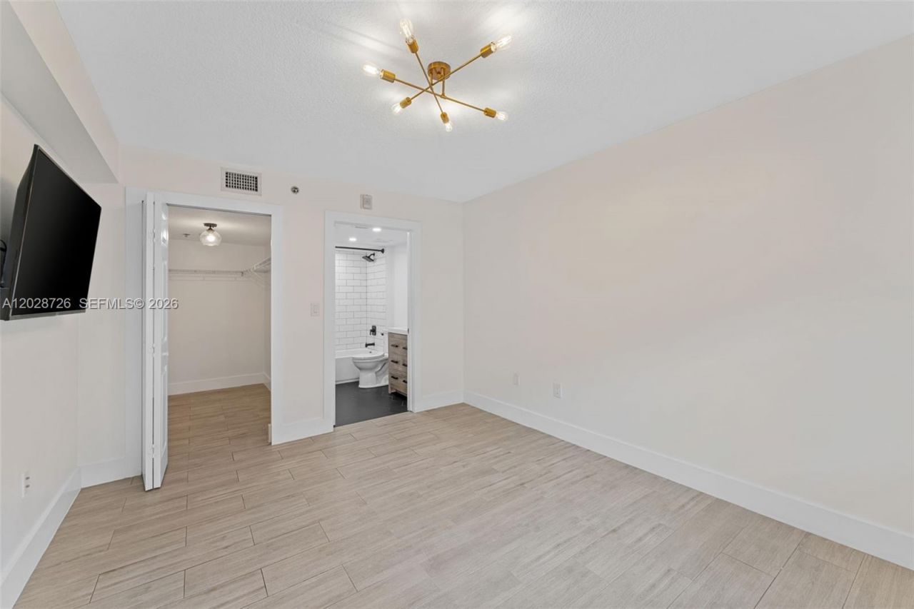 2415 NW 16th St Rd, Unit 306, Miami, FL 33125 Photo