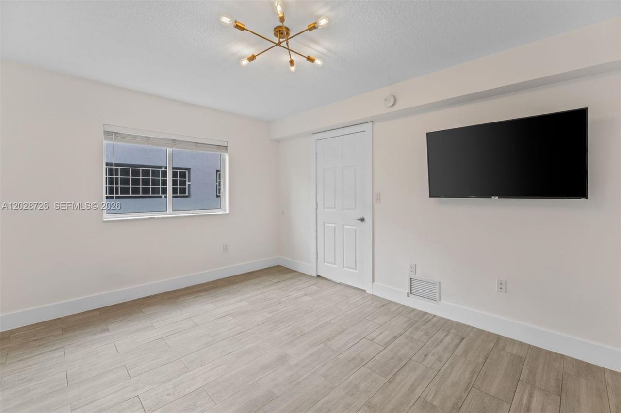 2415 NW 16th St Rd, Unit 306, Miami, FL 33125 Photo