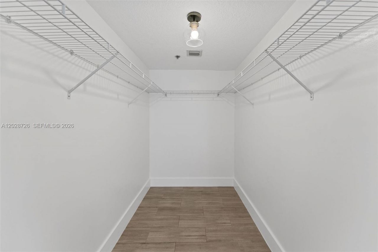 2415 NW 16th St Rd, Unit 306, Miami, FL 33125 Photo